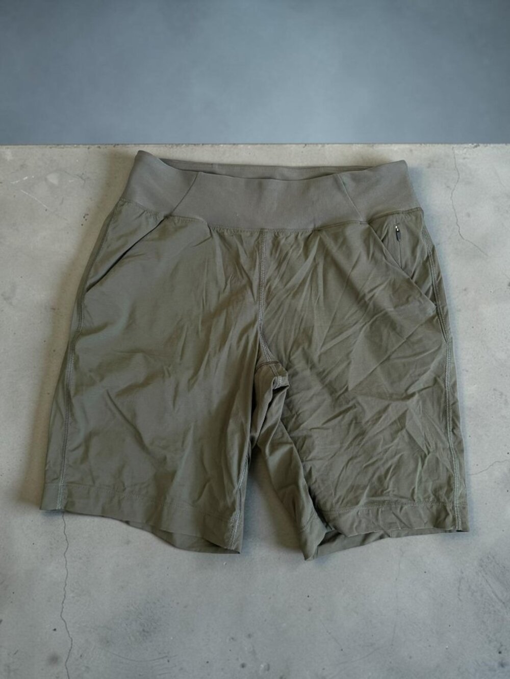 PRANA Women’s Olive Green Active Shorts Size Medium